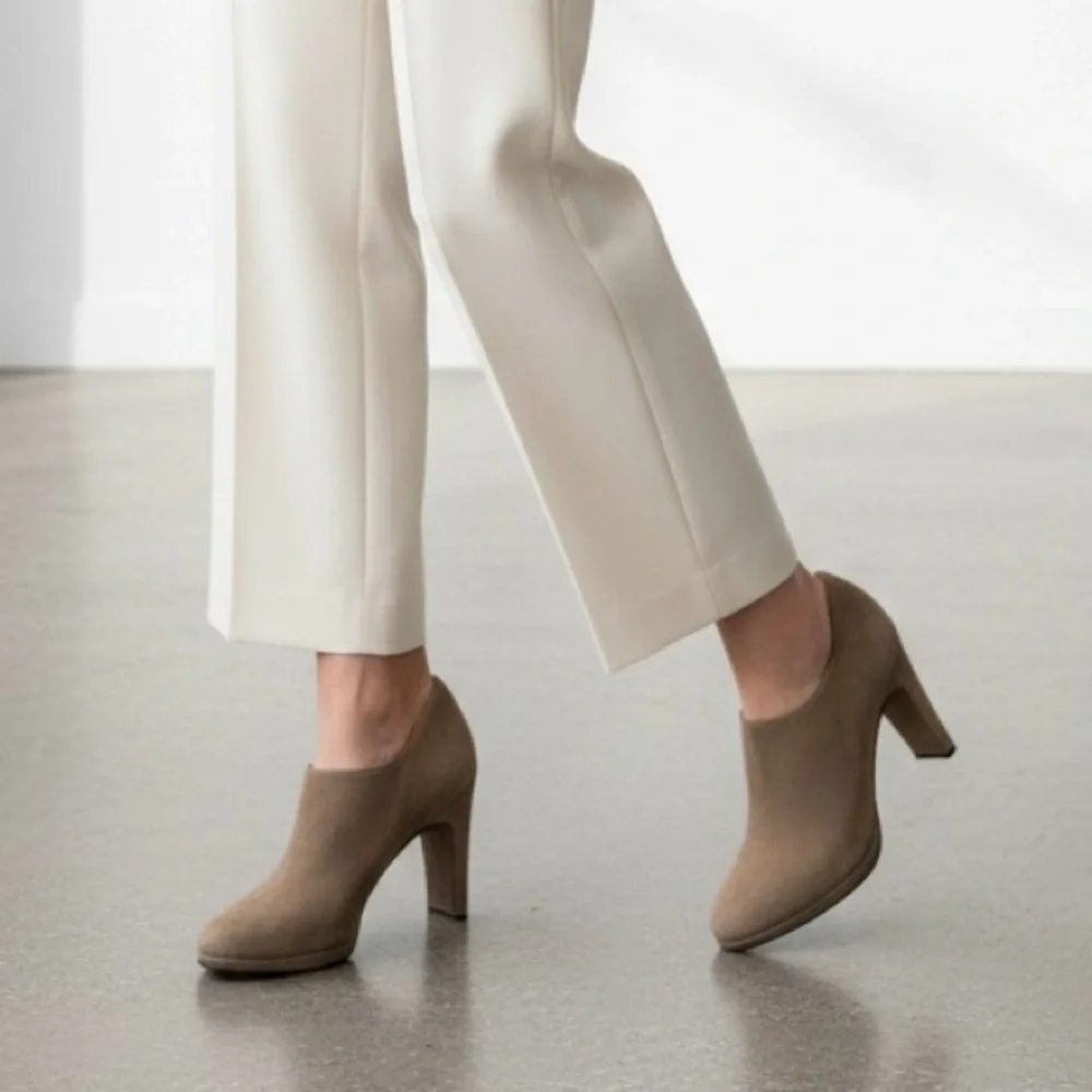 Stuart Weitzman Suede Booties – Taupe – Size 7 – NWOT